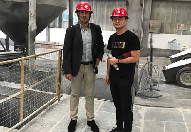 來自西班牙的客戶參觀我們的工廠